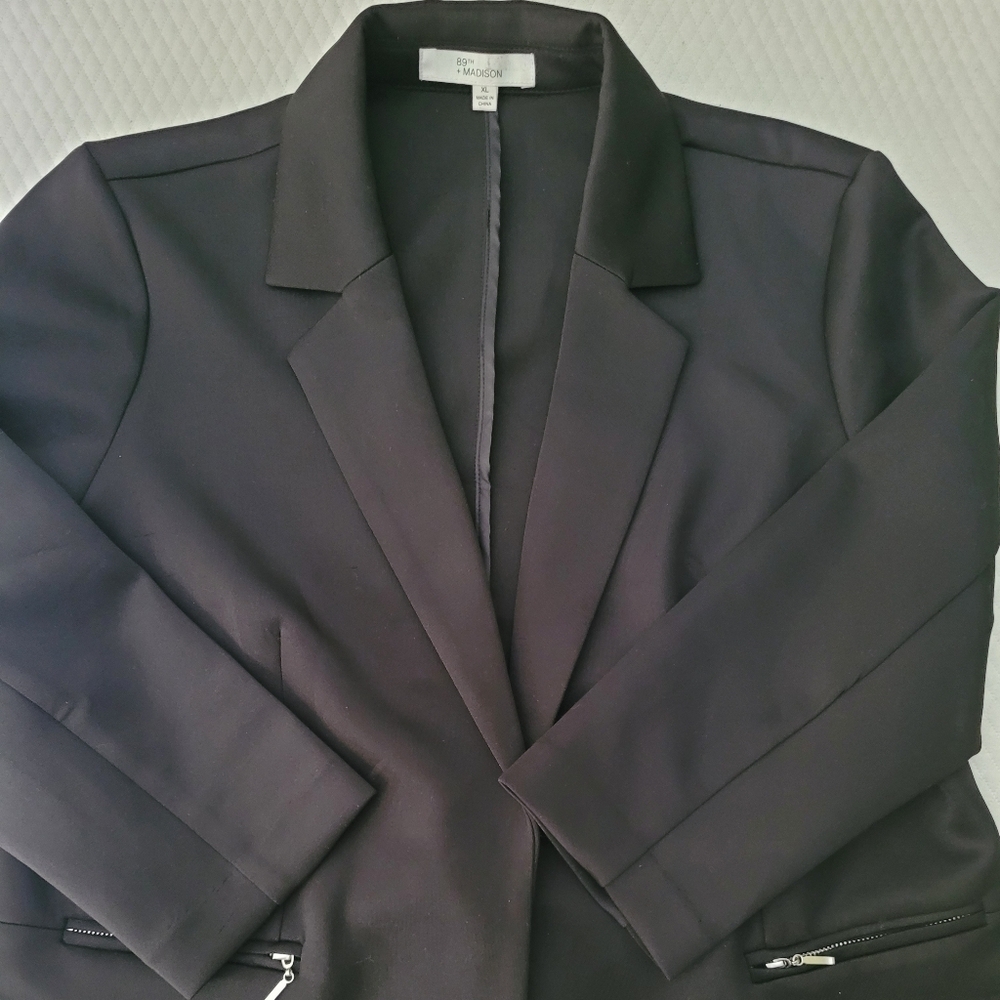 89th + Madison Black Blazer Zip  Pockets Slight Sheen and Stretch 3/4 Sleeve XL